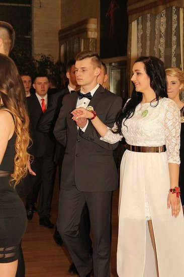 Maturzyści z Bojanowa na parkiecie (zdjęcia)