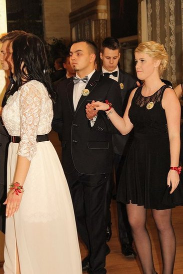 Maturzyści z Bojanowa na parkiecie (zdjęcia)