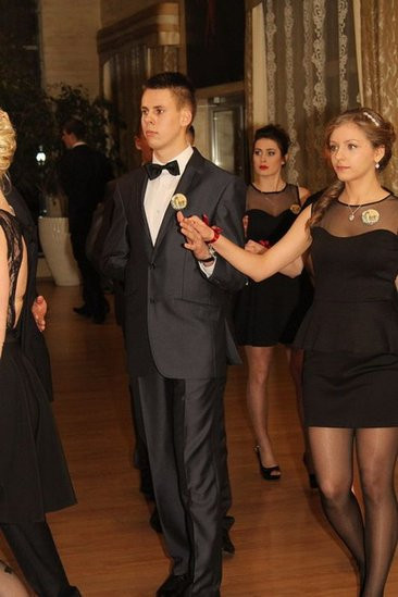 Maturzyści z Bojanowa na parkiecie (zdjęcia)