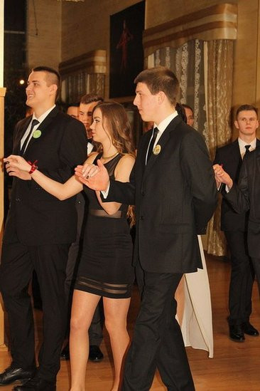 Maturzyści z Bojanowa na parkiecie (zdjęcia)