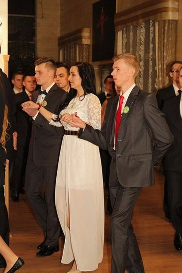 Maturzyści z Bojanowa na parkiecie (zdjęcia)