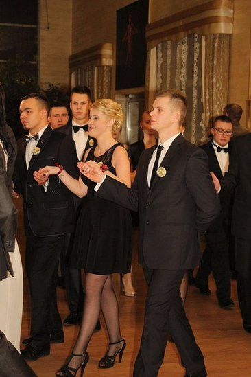 Maturzyści z Bojanowa na parkiecie (zdjęcia)