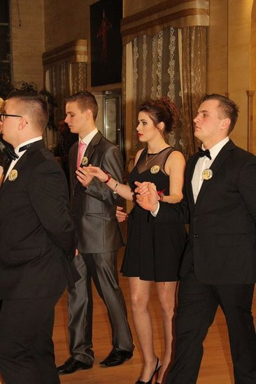 Maturzyści z Bojanowa na parkiecie (zdjęcia)