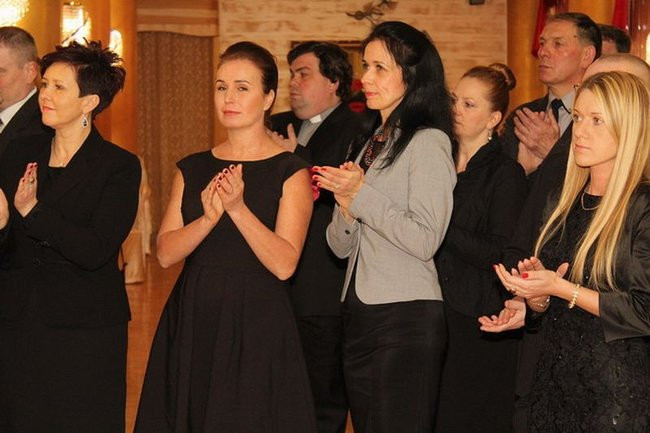 Maturzyści z Bojanowa na parkiecie (zdjęcia)