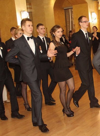 Maturzyści z Bojanowa na parkiecie (zdjęcia)