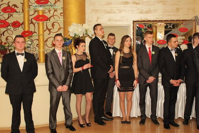 Maturzyści z Bojanowa na parkiecie (zdjęcia)