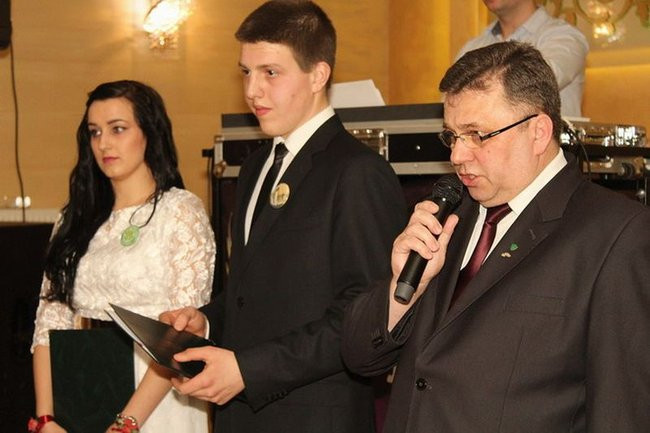 Maturzyści z Bojanowa na parkiecie (zdjęcia)