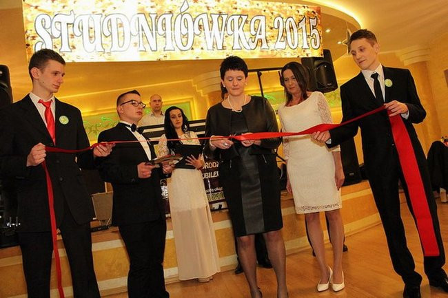 Maturzyści z Bojanowa na parkiecie (zdjęcia)