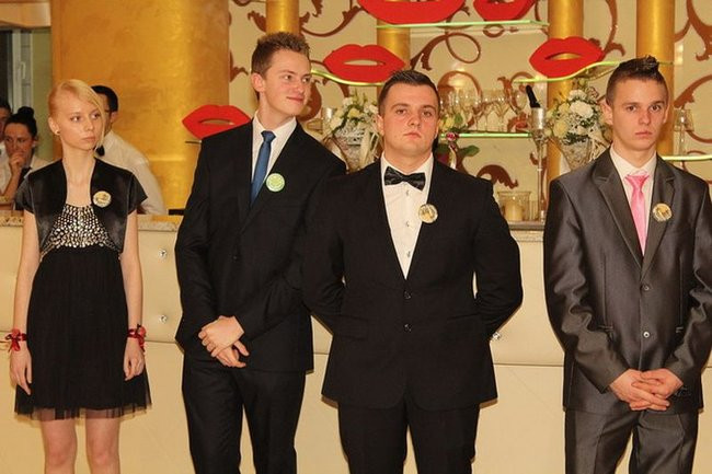 Maturzyści z Bojanowa na parkiecie (zdjęcia)