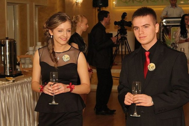 Maturzyści z Bojanowa na parkiecie (zdjęcia)