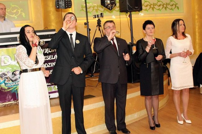 Maturzyści z Bojanowa na parkiecie (zdjęcia)