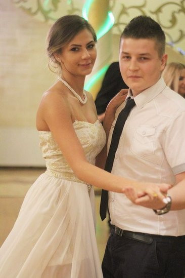 Maturzyści z Bojanowa na parkiecie (zdjęcia)