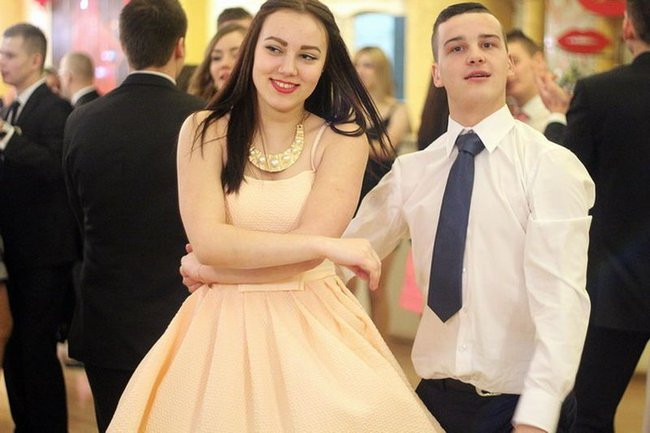 Maturzyści z Bojanowa na parkiecie (zdjęcia)