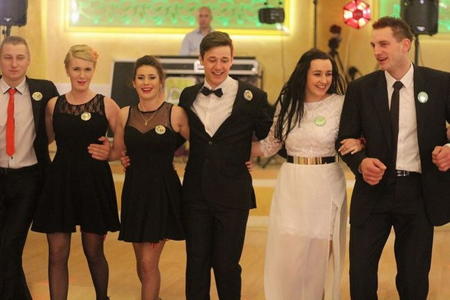 Maturzyści z Bojanowa na parkiecie (zdjęcia)