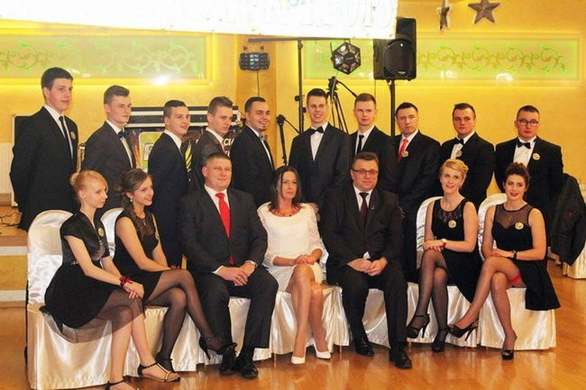 Maturzyści z Bojanowa na parkiecie (zdjęcia)