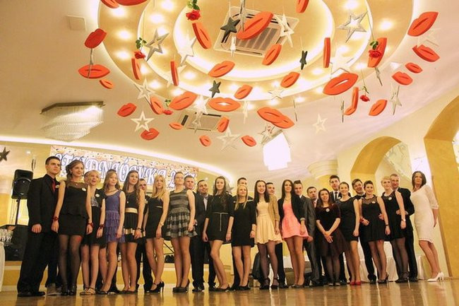 Maturzyści z Bojanowa na parkiecie (zdjęcia)