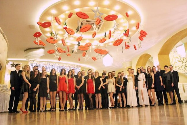 Maturzyści z Bojanowa na parkiecie (zdjęcia)