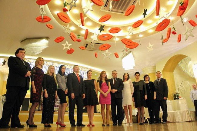 Maturzyści z Bojanowa na parkiecie (zdjęcia)