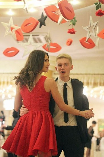 Maturzyści z Bojanowa na parkiecie (zdjęcia)