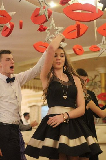 Maturzyści z Bojanowa na parkiecie (zdjęcia)