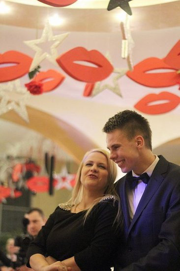 Maturzyści z Bojanowa na parkiecie (zdjęcia)