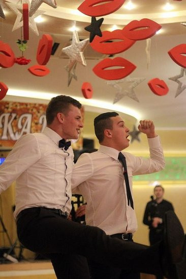 Maturzyści z Bojanowa na parkiecie (zdjęcia)