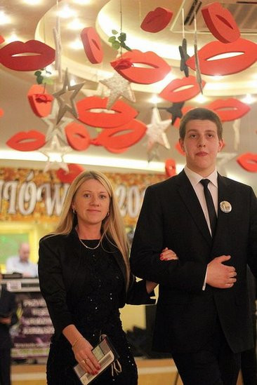 Maturzyści z Bojanowa na parkiecie (zdjęcia)