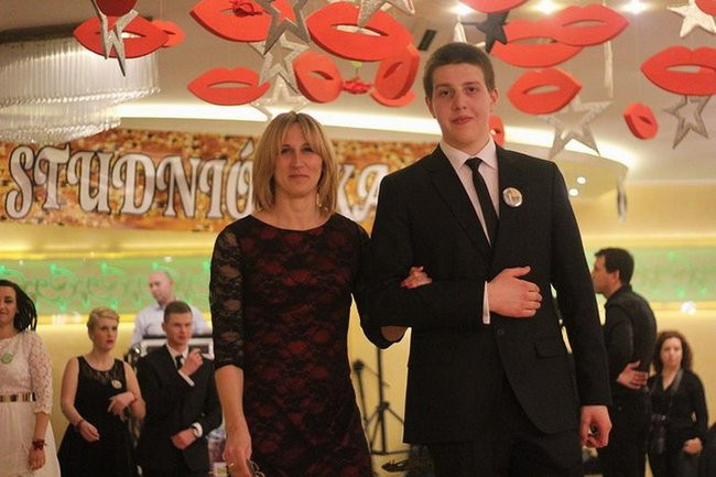 Maturzyści z Bojanowa na parkiecie (zdjęcia)