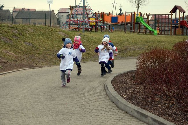 Tumko biega z uczniami i przedszkolakami (zdjęcia)