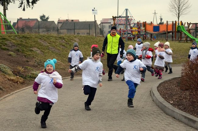 Tumko biega z uczniami i przedszkolakami (zdjęcia)