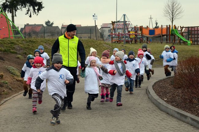 Tumko biega z uczniami i przedszkolakami (zdjęcia)