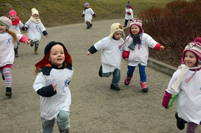 Tumko biega z uczniami i przedszkolakami (zdjęcia)