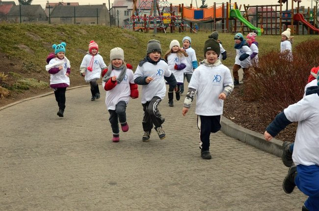 Tumko biega z uczniami i przedszkolakami (zdjęcia)
