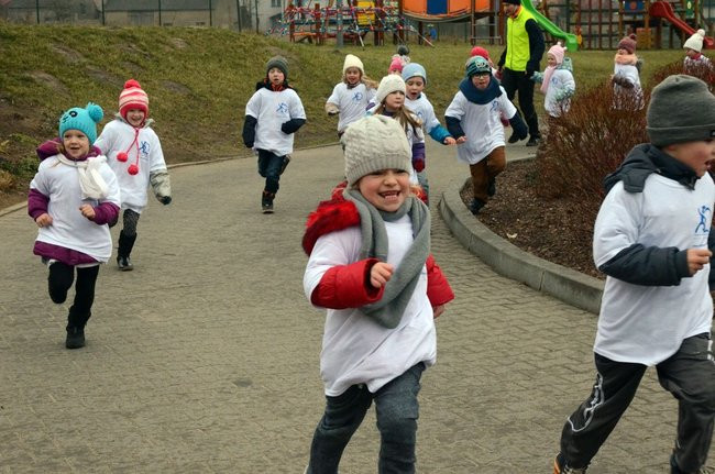 Tumko biega z uczniami i przedszkolakami (zdjęcia)