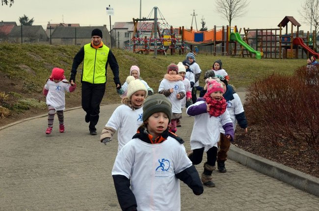 Tumko biega z uczniami i przedszkolakami (zdjęcia)