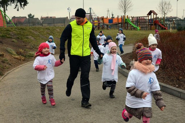 Tumko biega z uczniami i przedszkolakami (zdjęcia)