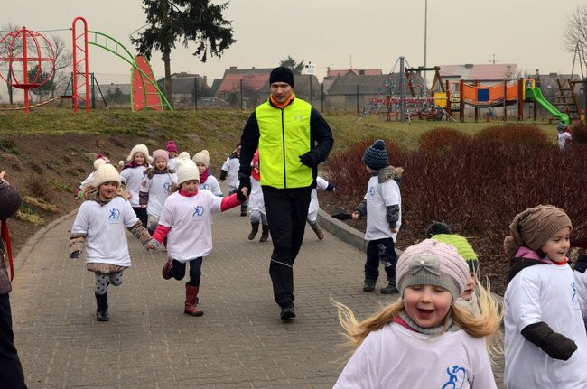 Tumko biega z uczniami i przedszkolakami (zdjęcia)