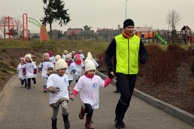 Tumko biega z uczniami i przedszkolakami (zdjęcia)