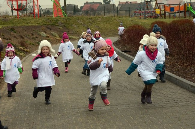 Tumko biega z uczniami i przedszkolakami (zdjęcia)