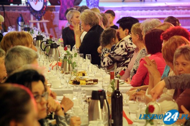 Panie zaprezentowały się na wybiegu w Nowej Wsi (wideo i zdjęcia)