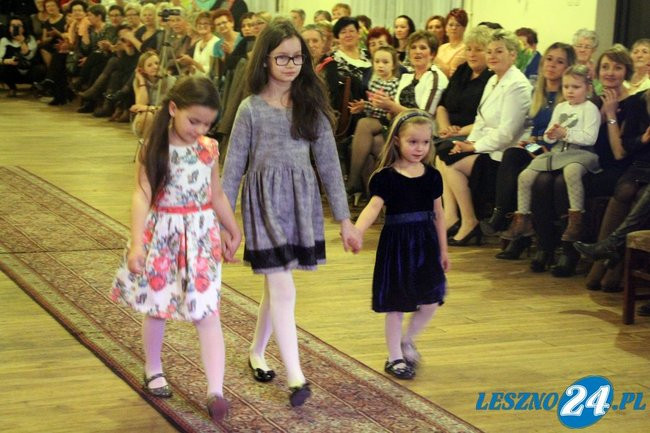 Panie zaprezentowały się na wybiegu w Nowej Wsi (wideo i zdjęcia)