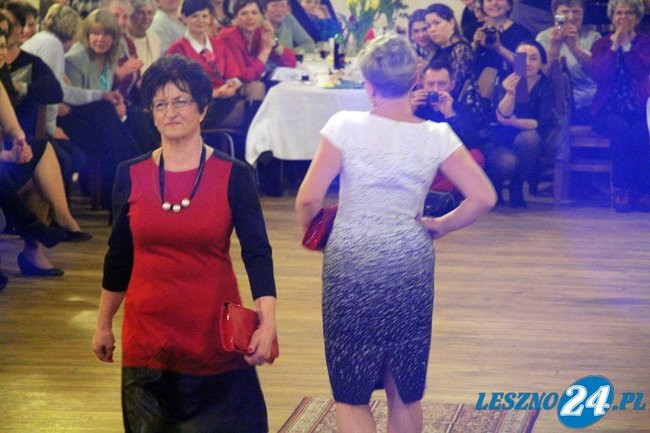 Panie zaprezentowały się na wybiegu w Nowej Wsi (wideo i zdjęcia)