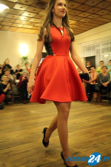 Panie zaprezentowały się na wybiegu w Nowej Wsi (wideo i zdjęcia)