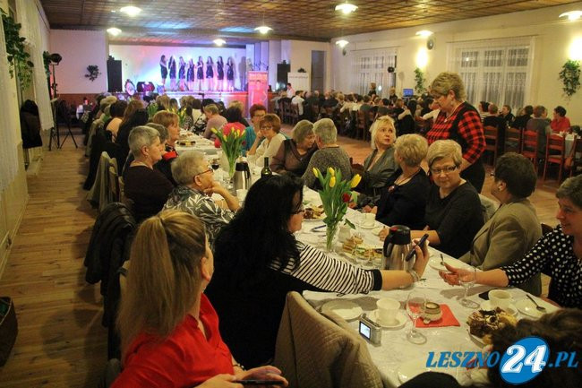 Panie zaprezentowały się na wybiegu w Nowej Wsi (wideo i zdjęcia)