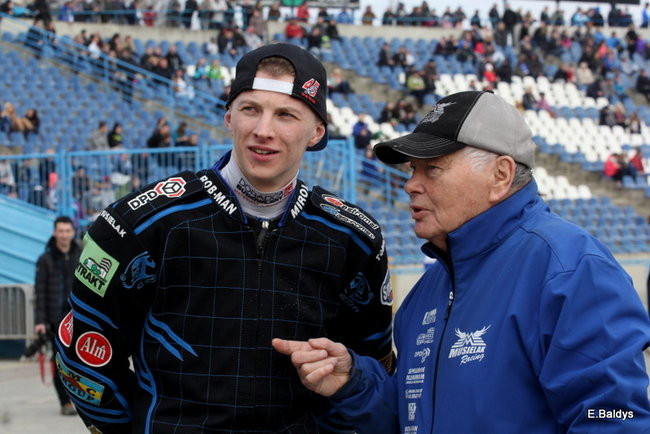 Byki na torze! ( zdjęcia)