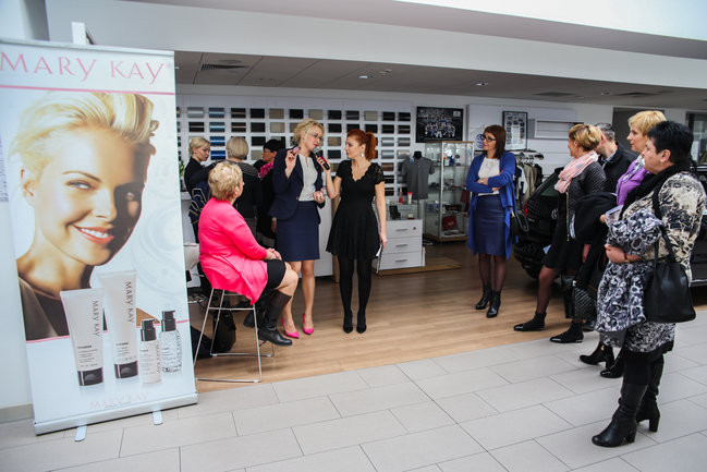 Dzień Kobiet w Ciesiółka Auto Group (zdjęcia)