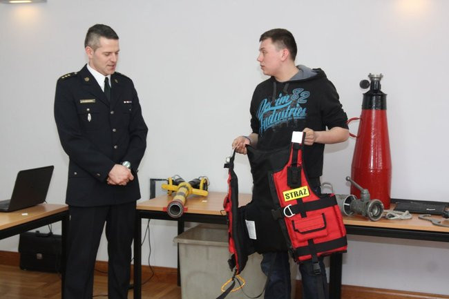 Pożarnicze zmagania w straży (zdjęcia)