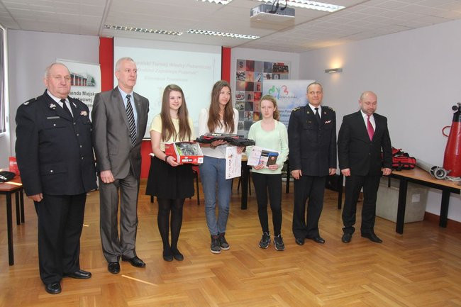 Pożarnicze zmagania w straży (zdjęcia)