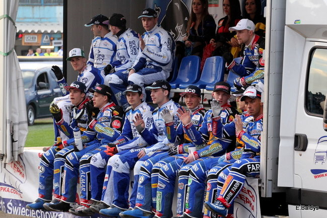 Byki lepsze od Jaskółek (zdjęcia)