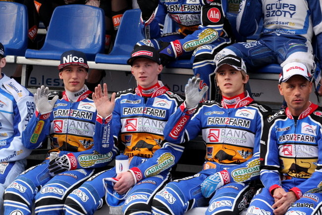 Byki lepsze od Jaskółek (zdjęcia)